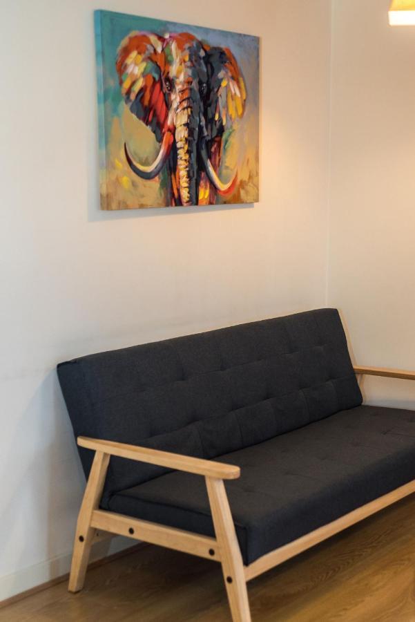 Elegant 2 Bedroom City Centre Apartment - Free Parking - Private Balcony เอดินบะระ ภายนอก รูปภาพ