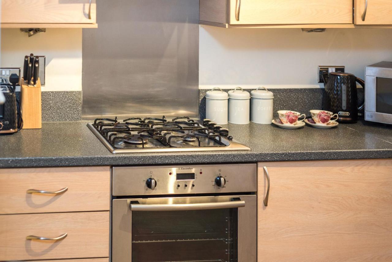 Elegant 2 Bedroom City Centre Apartment - Free Parking - Private Balcony เอดินบะระ ภายนอก รูปภาพ