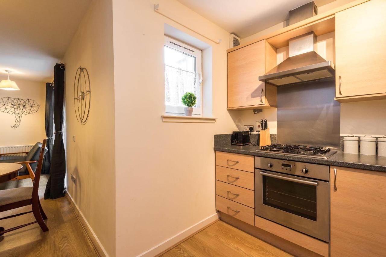 Elegant 2 Bedroom City Centre Apartment - Free Parking - Private Balcony เอดินบะระ ภายนอก รูปภาพ