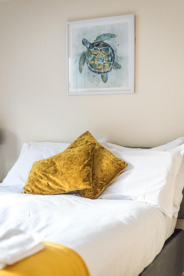 Elegant 2 Bedroom City Centre Apartment - Free Parking - Private Balcony เอดินบะระ ภายนอก รูปภาพ
