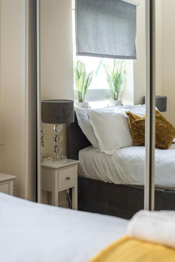 Elegant 2 Bedroom City Centre Apartment - Free Parking - Private Balcony เอดินบะระ ภายนอก รูปภาพ