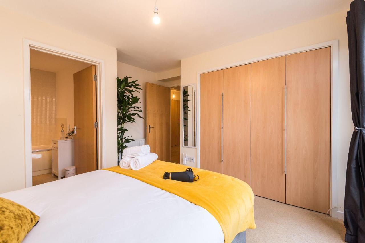 Elegant 2 Bedroom City Centre Apartment - Free Parking - Private Balcony เอดินบะระ ภายนอก รูปภาพ