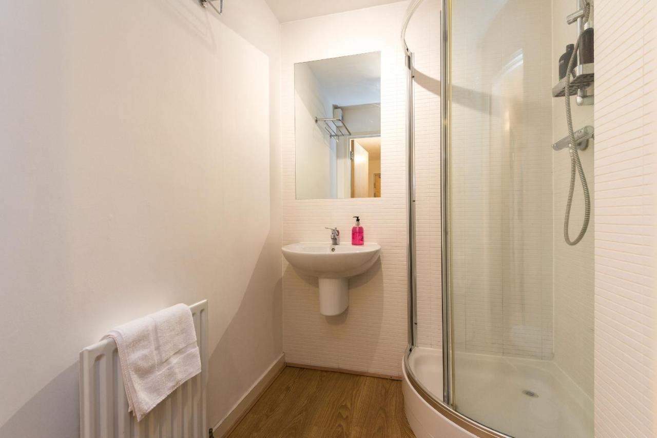 Elegant 2 Bedroom City Centre Apartment - Free Parking - Private Balcony เอดินบะระ ภายนอก รูปภาพ