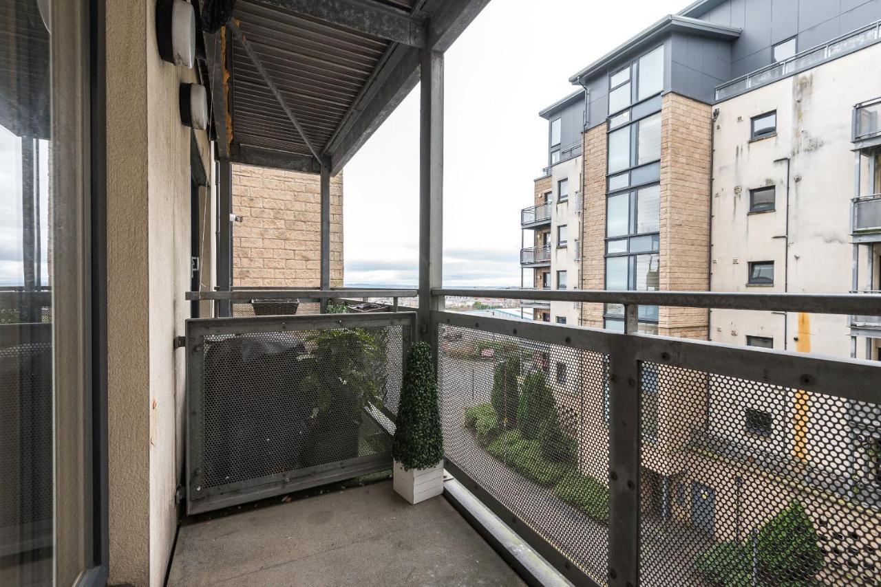 Elegant 2 Bedroom City Centre Apartment - Free Parking - Private Balcony เอดินบะระ ภายนอก รูปภาพ